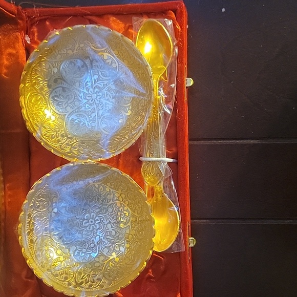 Vintage Traditional India Brass Decorative Bowl Set Red Velvet Box - Picture 4 of 11